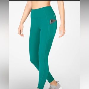 Fabletics Oasis High-Waisted Pocket Legging
Color: Shallow
Size: M